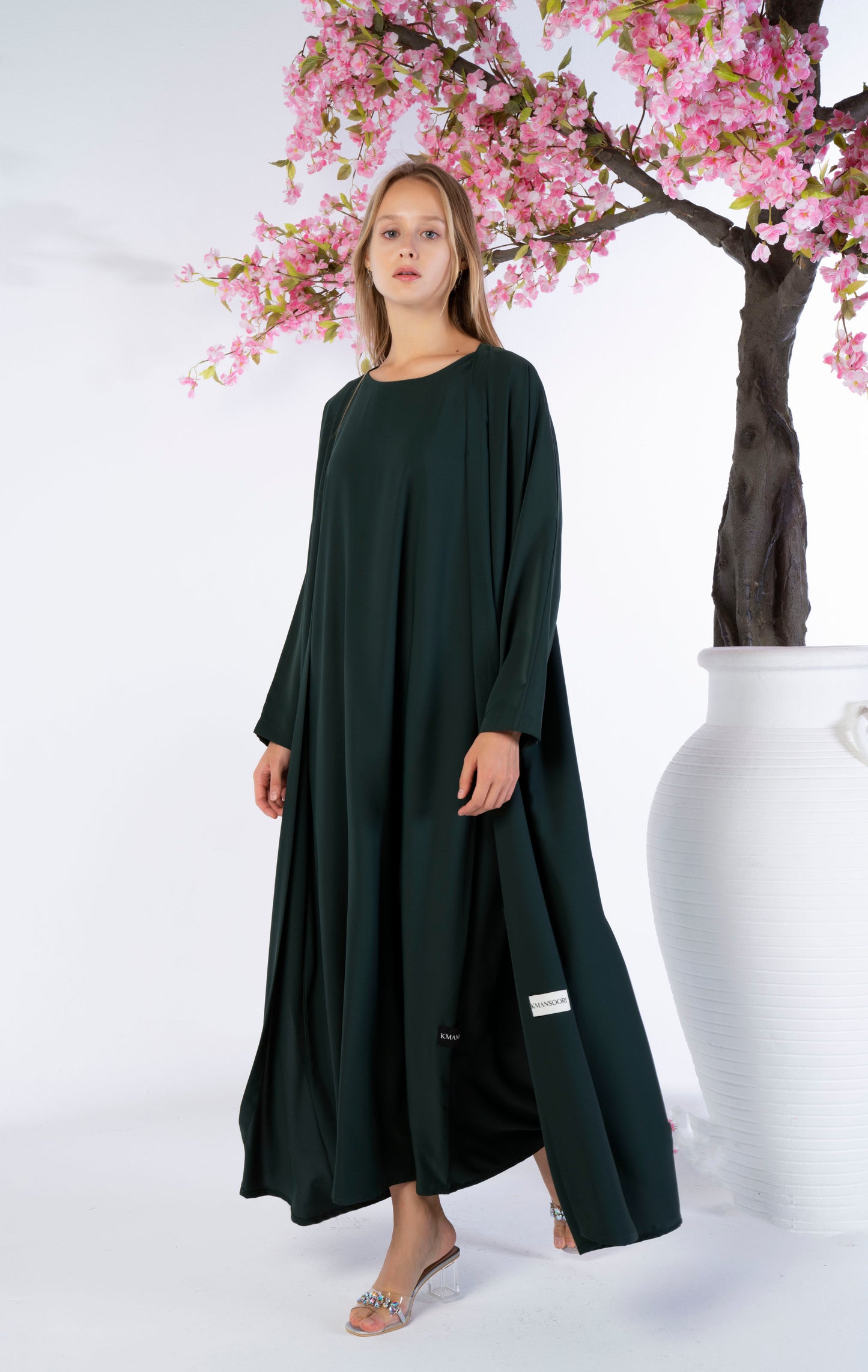 Bisht Abaya With Floral Embroidery On Sides