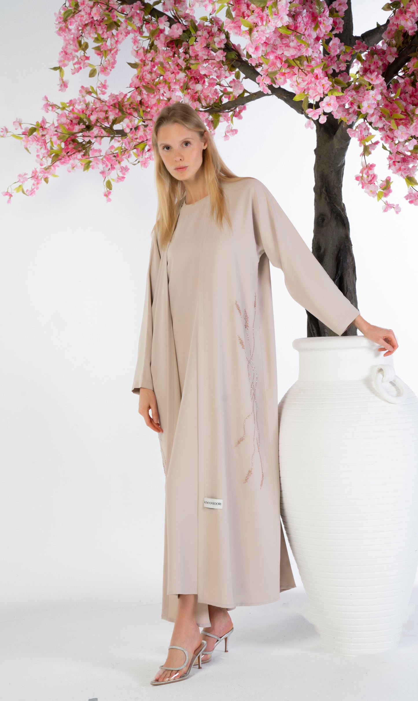 Bisht Abaya With Floral Embroidery On Sides