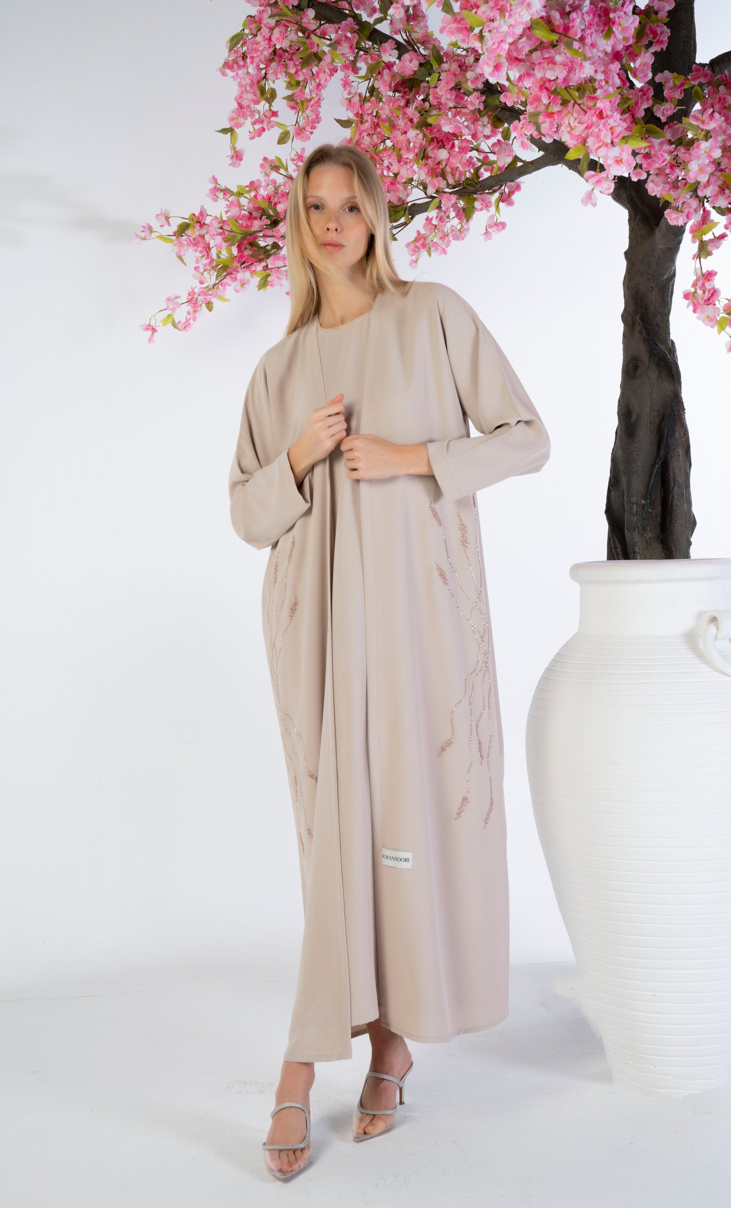 Bisht Abaya With Floral Embroidery On Sides