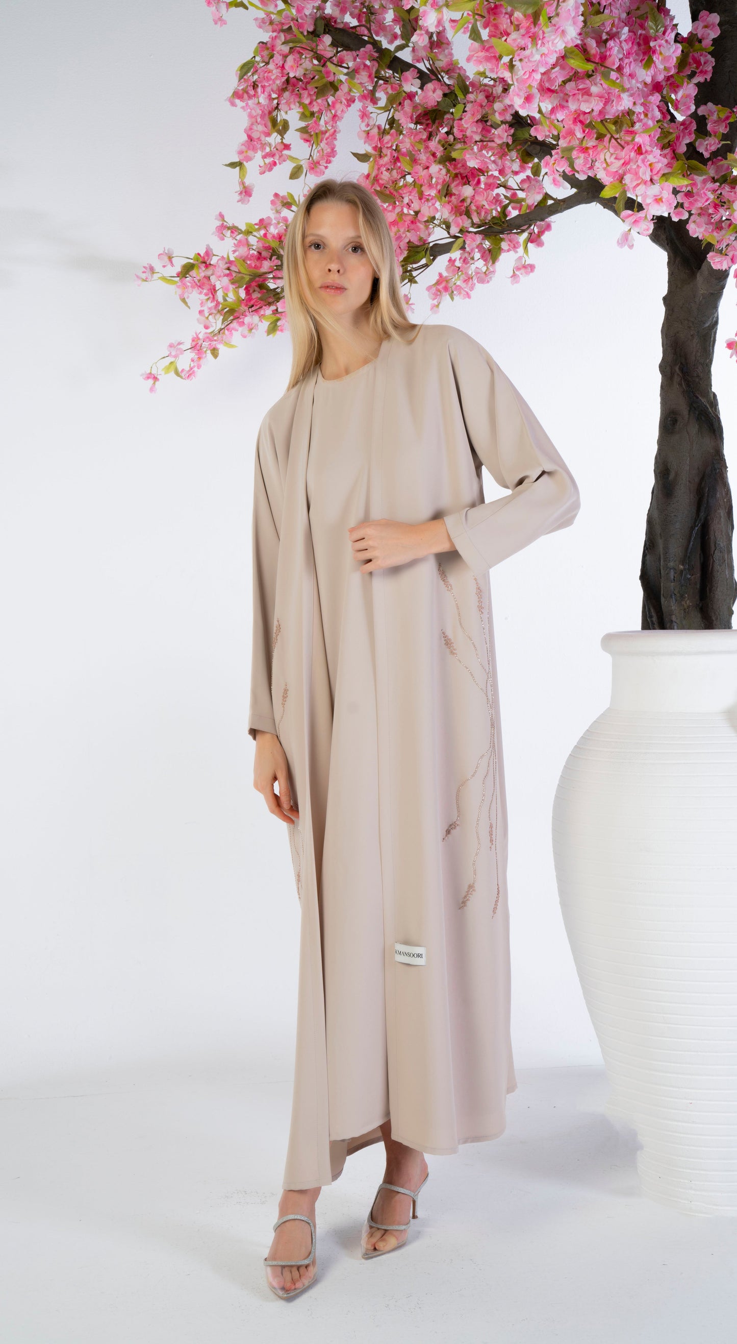 Bisht Abaya With Floral Embroidery On Sides