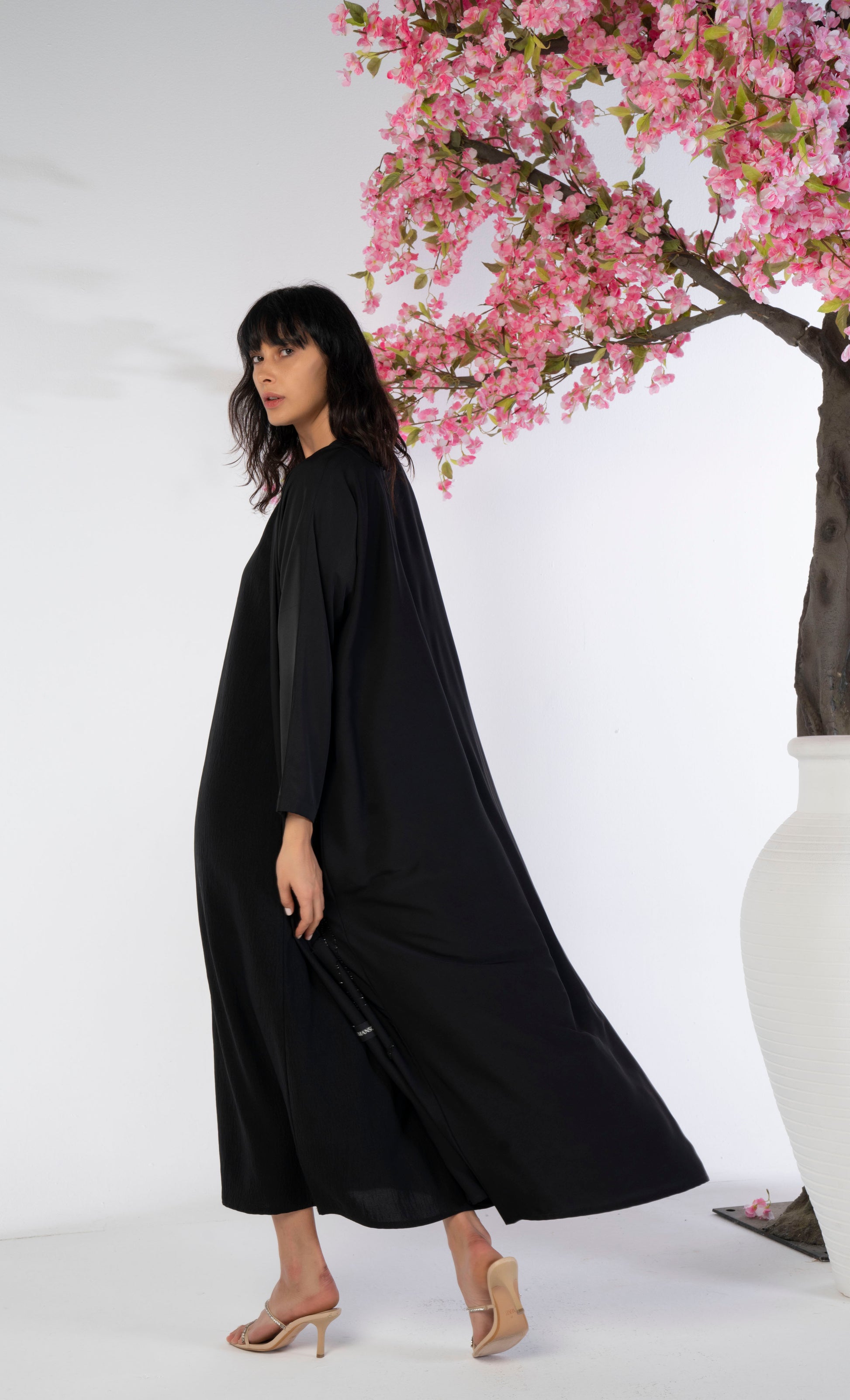 Bisht abaya for women with floral embroidery on sides