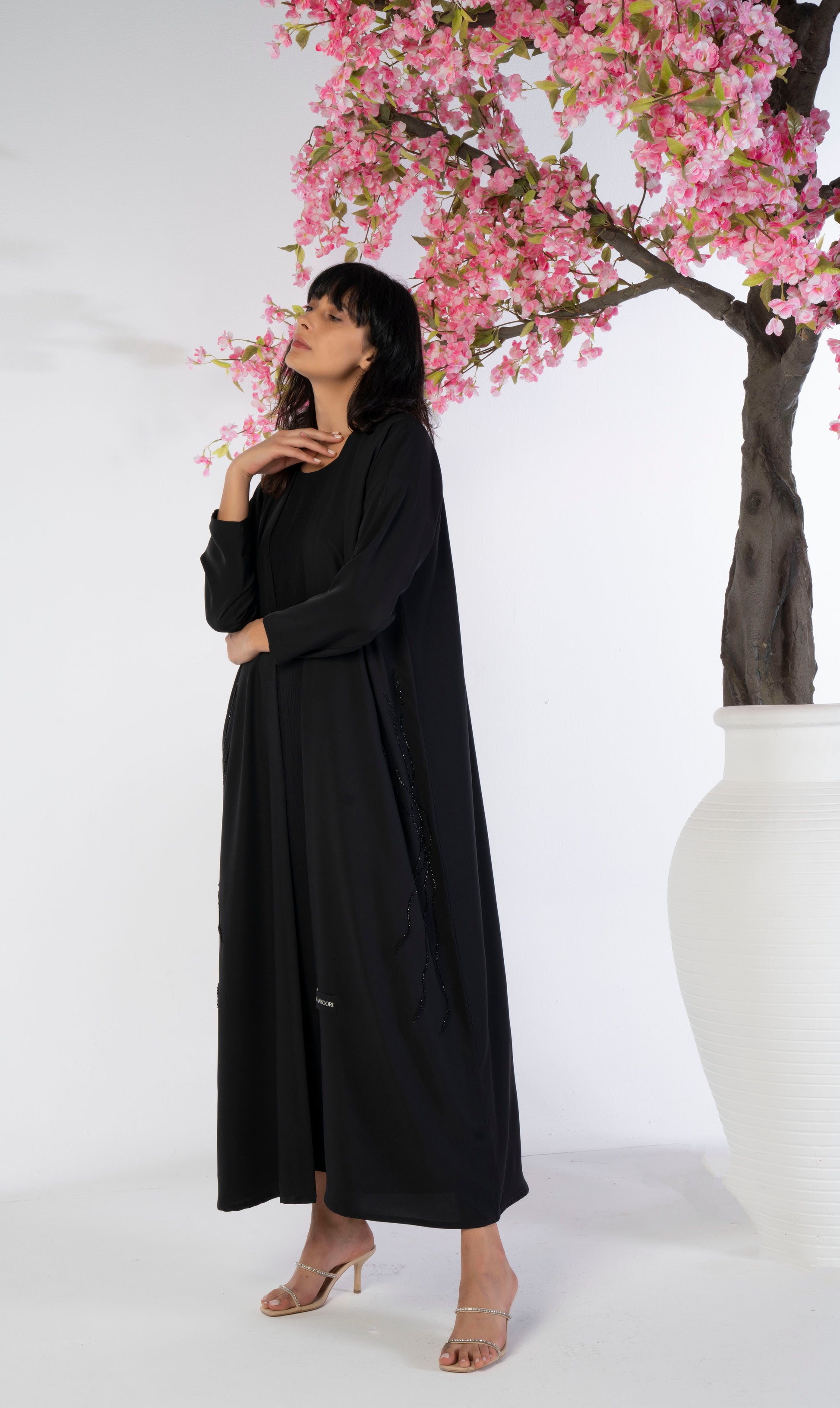 Bisht abaya with floral embroidery on sides