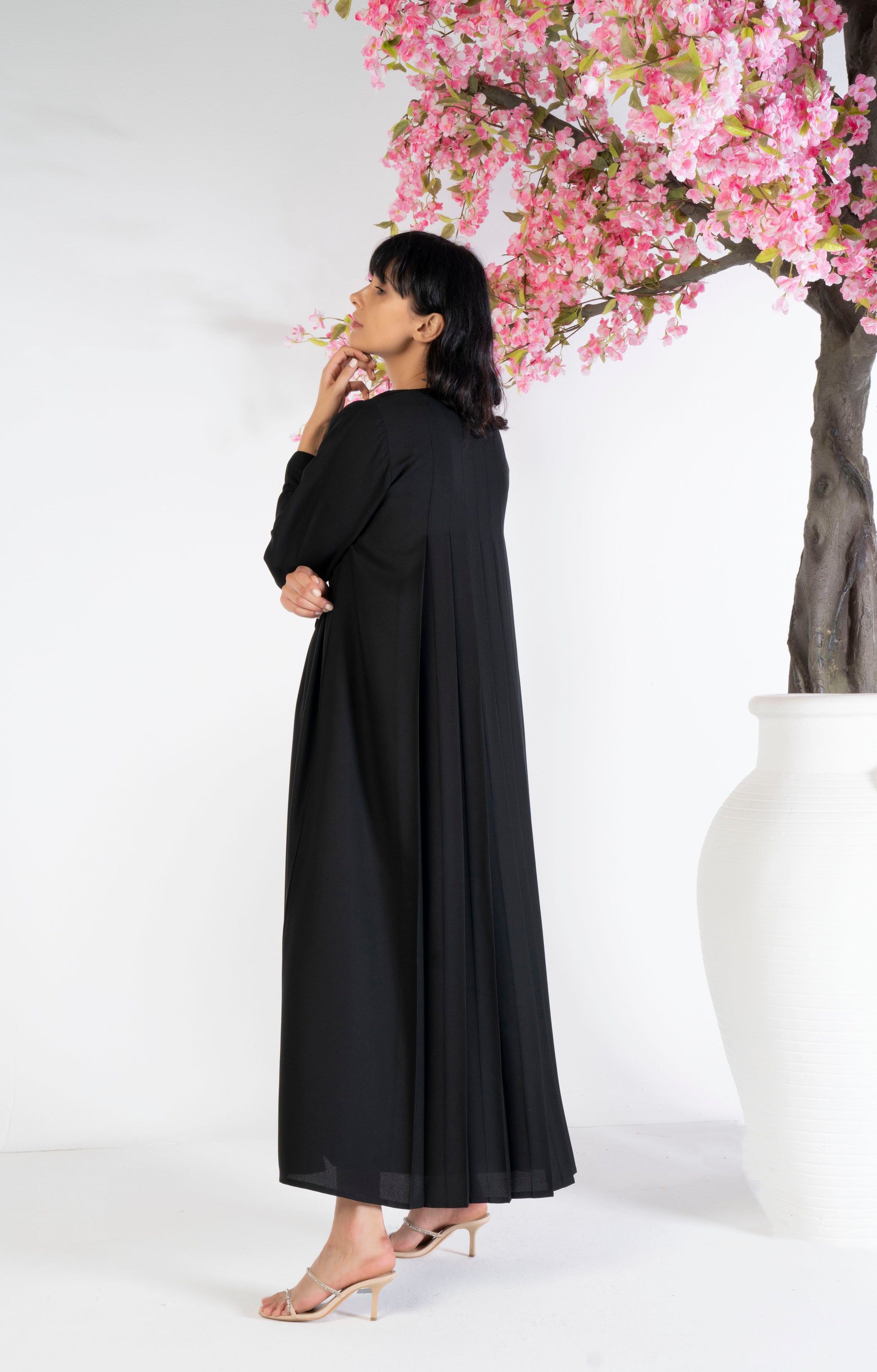 Black collar abaya for women