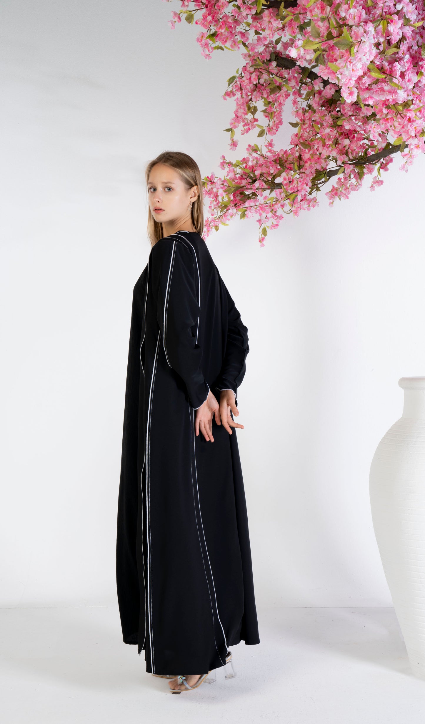 Stylised pattern abaya with contrast color stitch line