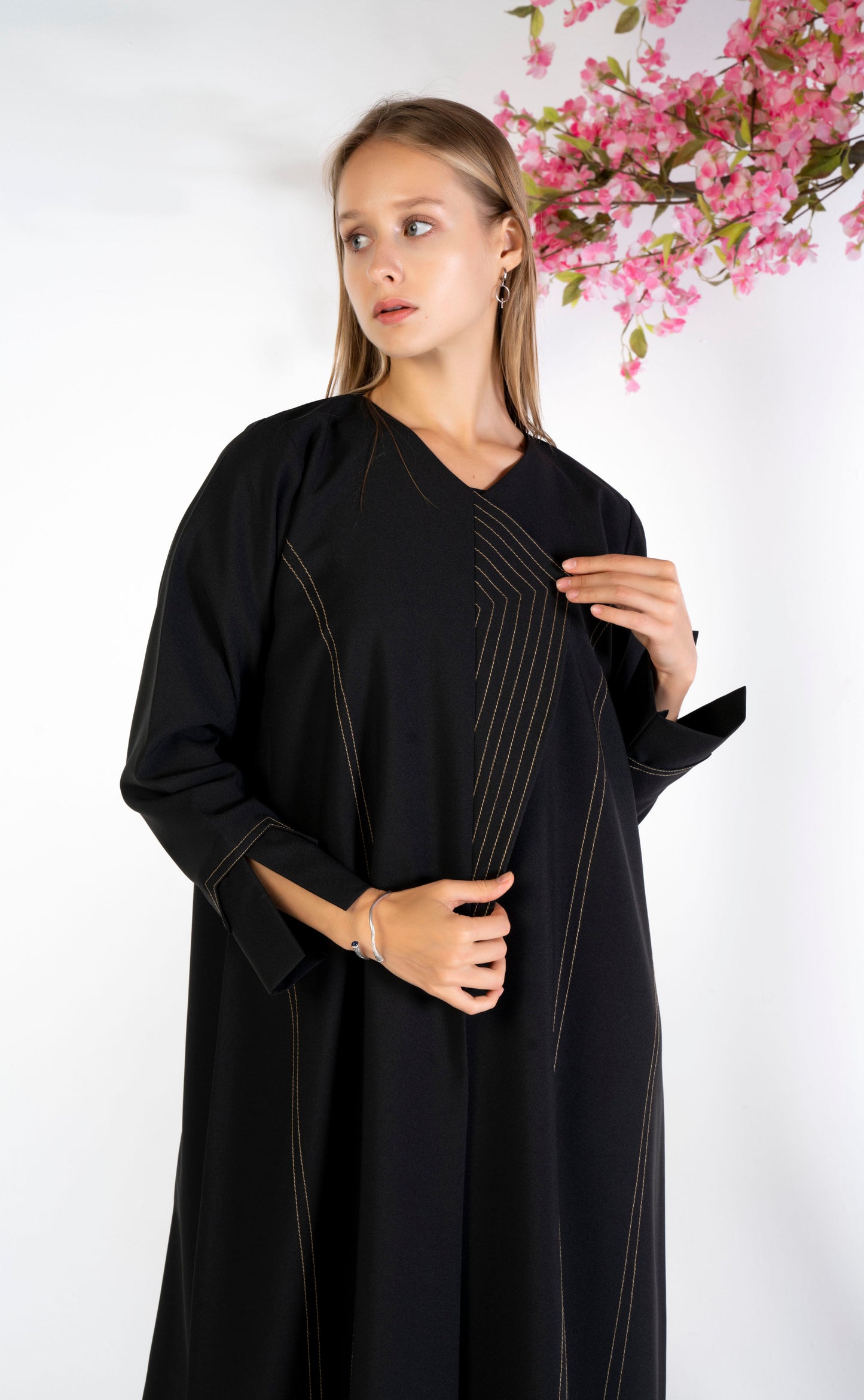 Black overlap abaya with minimal stripe lines