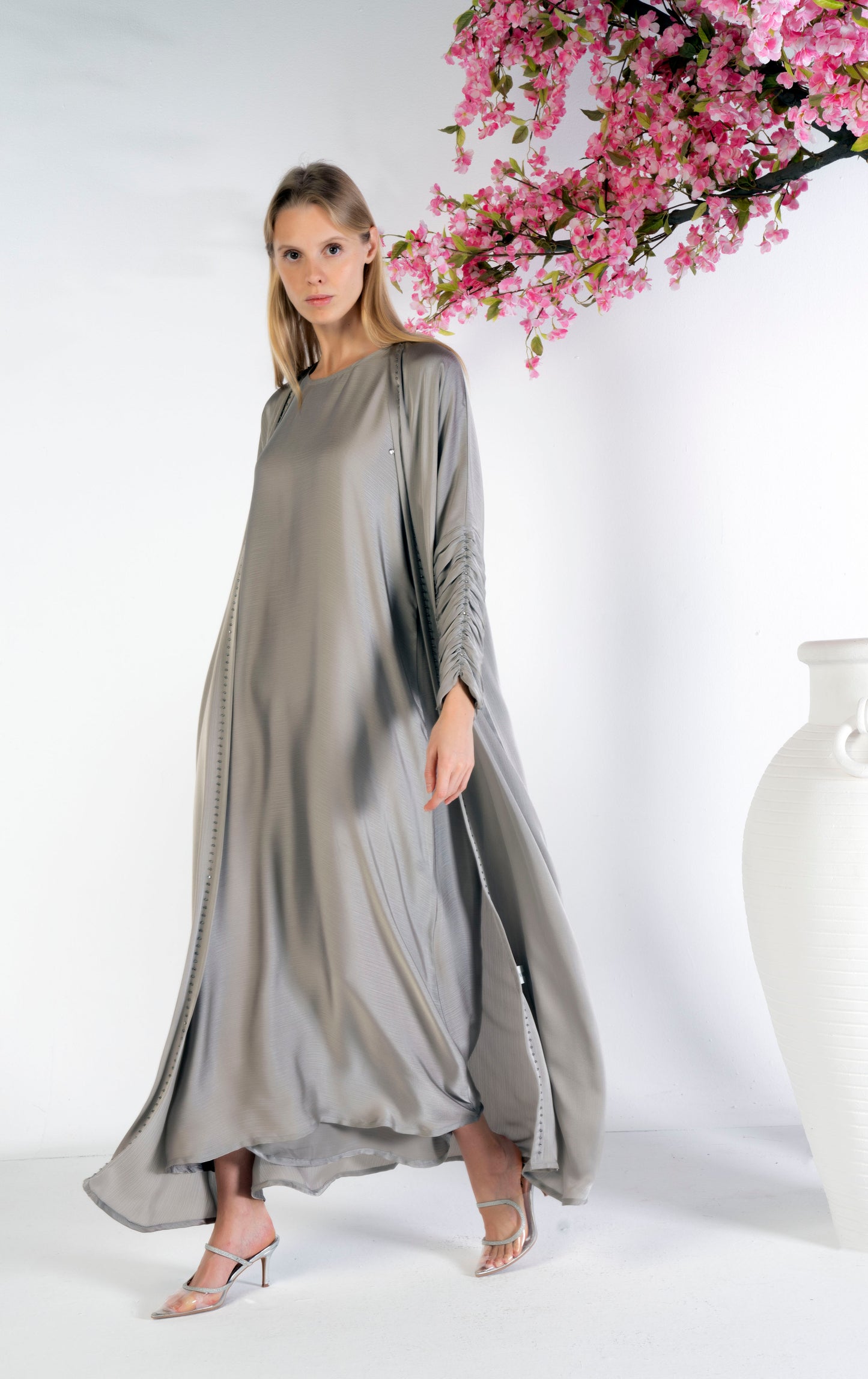 Bisht Abaya With Pleated Sleeves Enhanced With Simple Beadwork Detailing