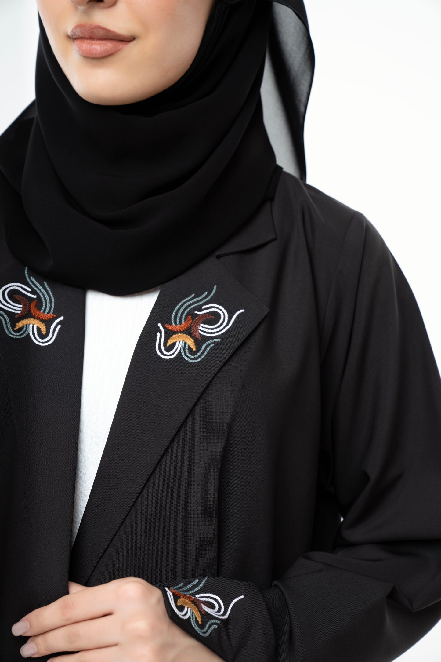 Collar Abaya With Open Sleeves Enrich With Thread Embroidery Detailing