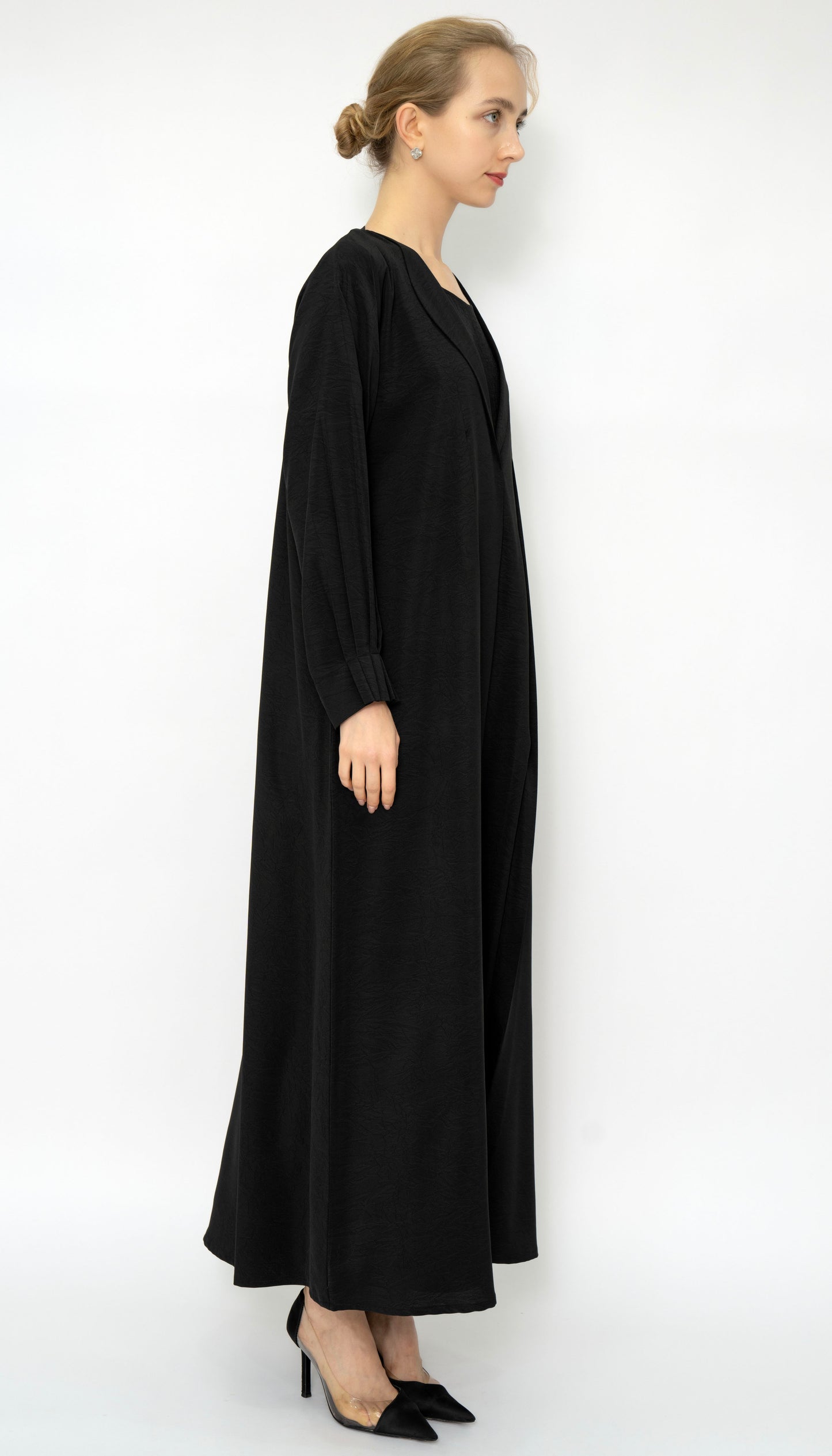 Collar Abaya With Pleated Sleeve Style