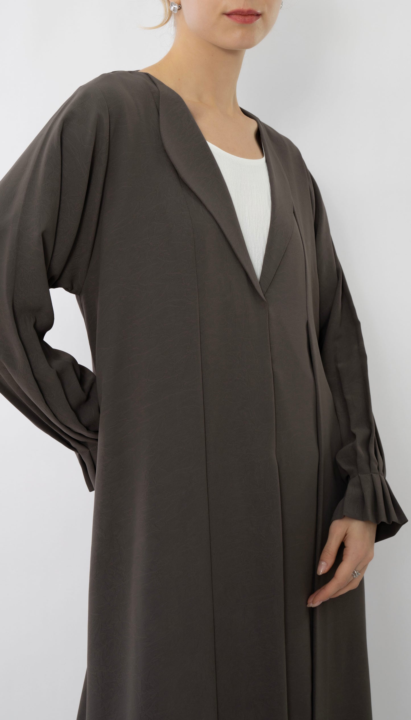 Collar Abaya With Pleated Sleeve Style