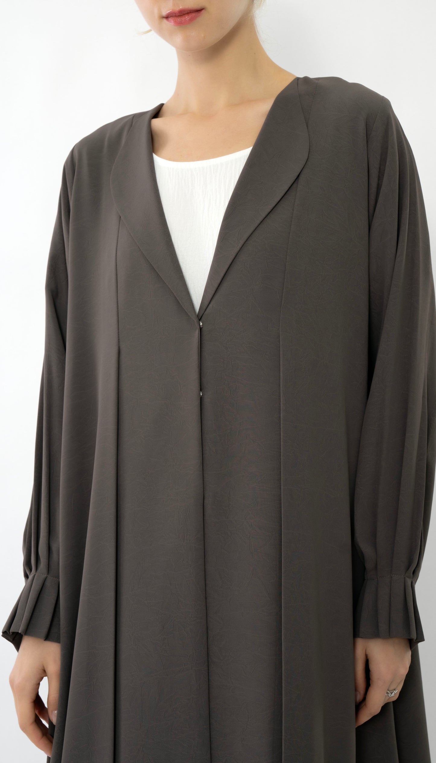 Collar Abaya With Pleated Sleeve Style