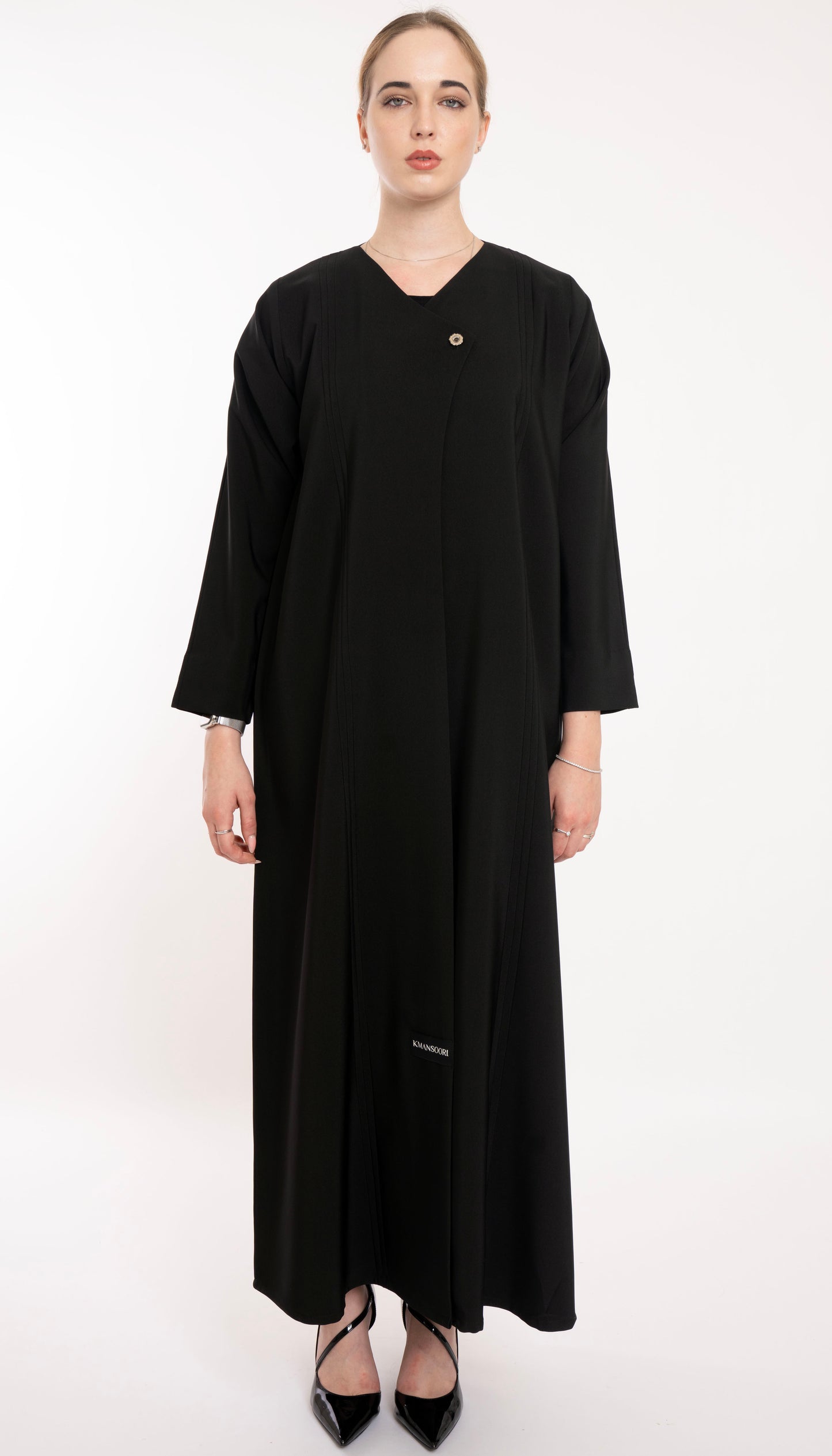 Stylish Overlapping Abaya Enriched By A Show Button