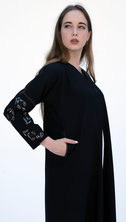 Elegant Floral Embroidered Sleeve Pattern With Side Pockets