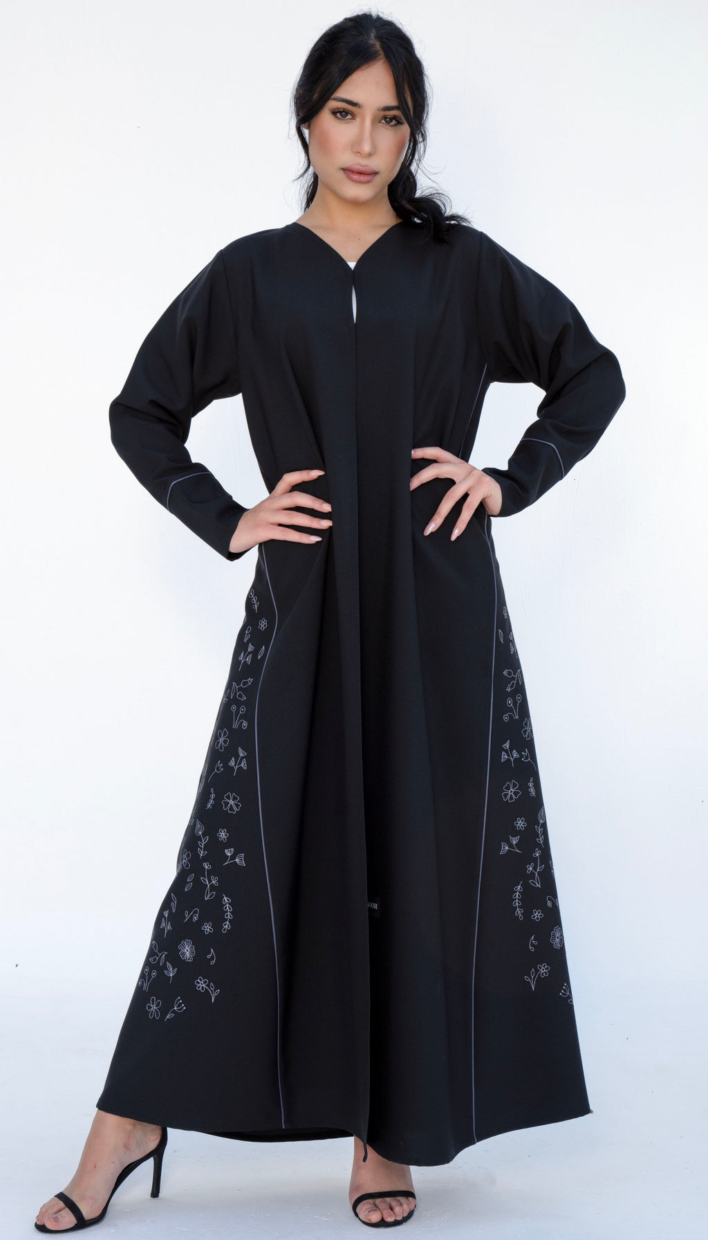 Simple Floral Embroidery On Both Sides  With Piping Detailing