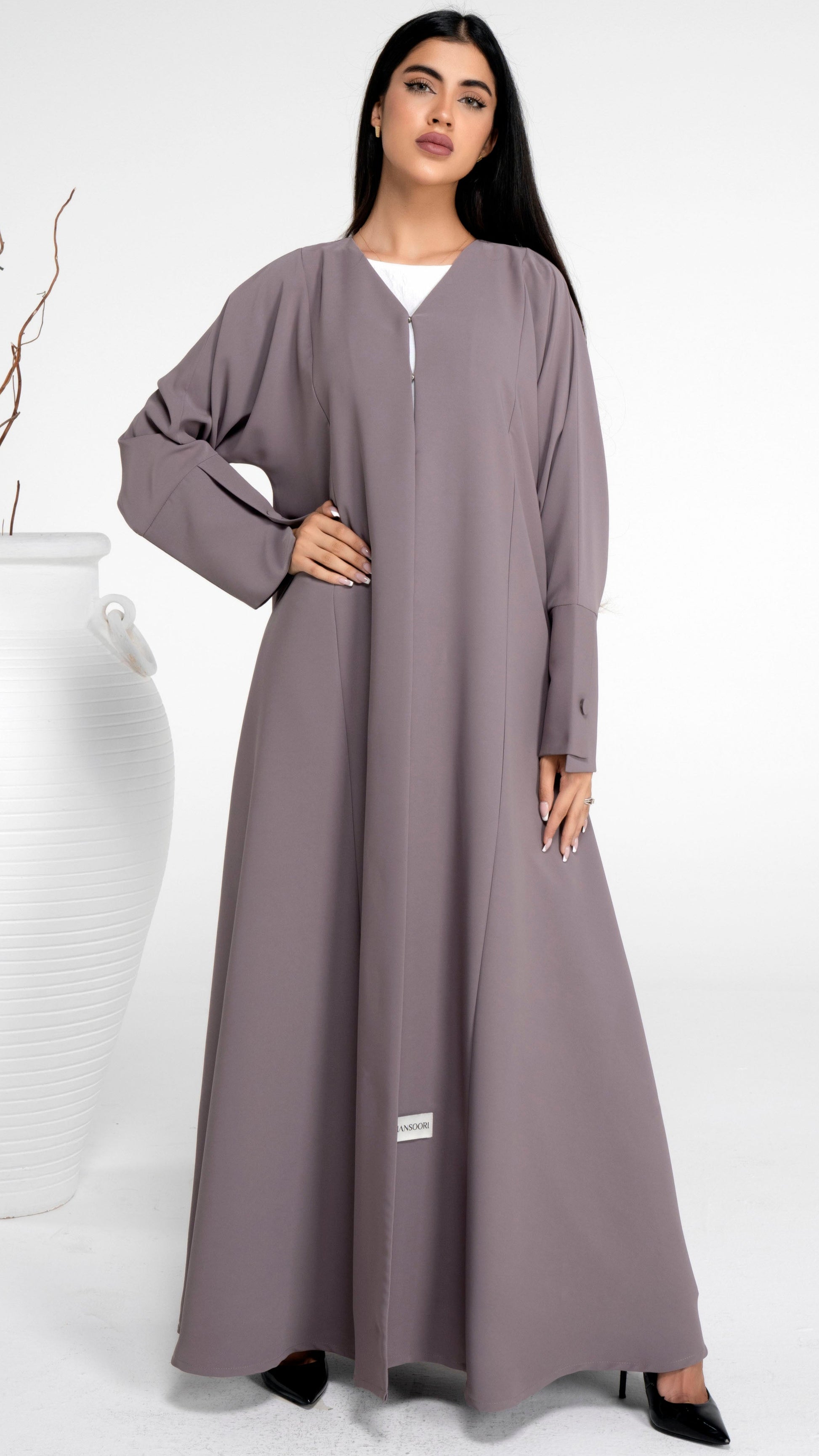 Brown sada abaya with stylised pattern sleeve
