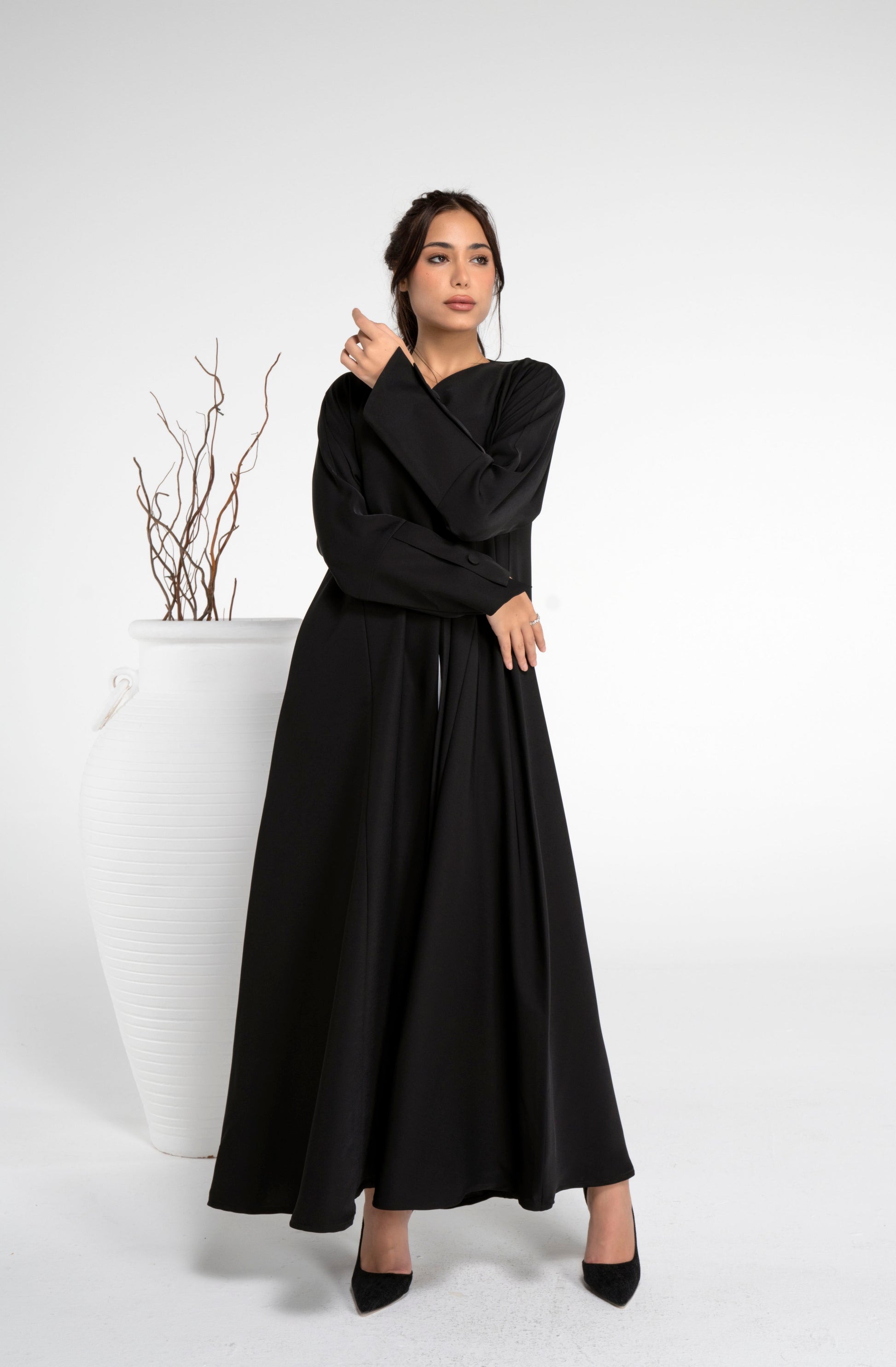black abaya for women in Dubai