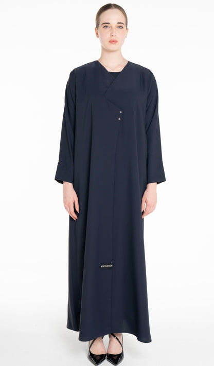 Sada Abaya With Button Highlights
