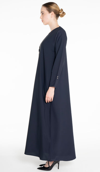 Sada Abaya With Button Highlights