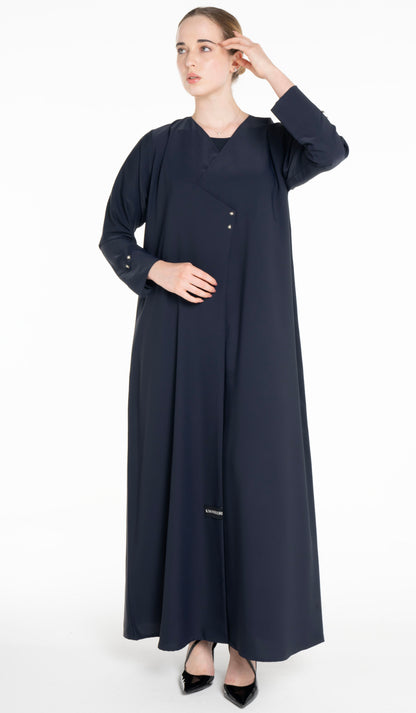 Sada Abaya With Button Highlights