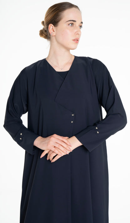 Sada Abaya With Button Highlights