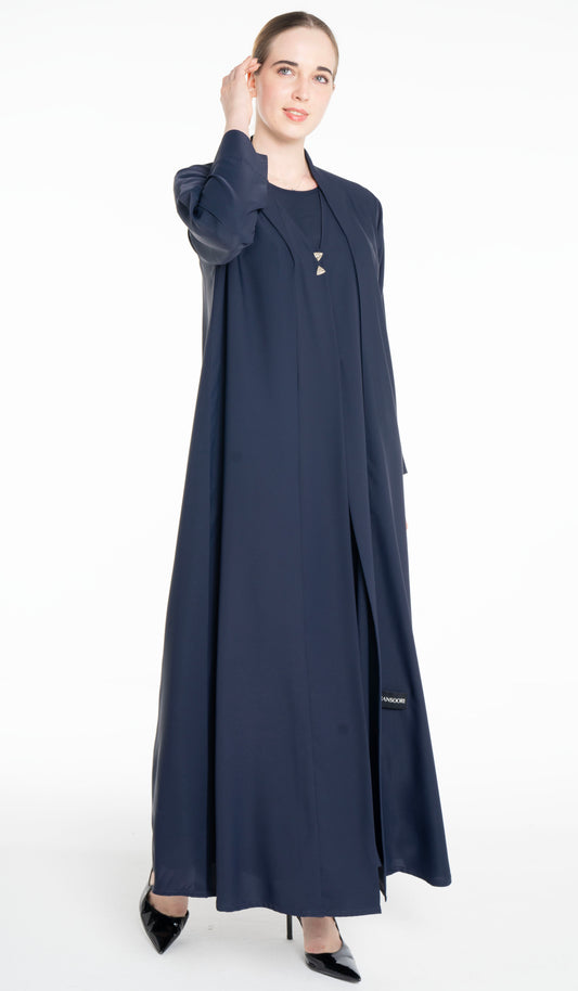 عباية سادة بتصميم ياقة مع أزرار معززة