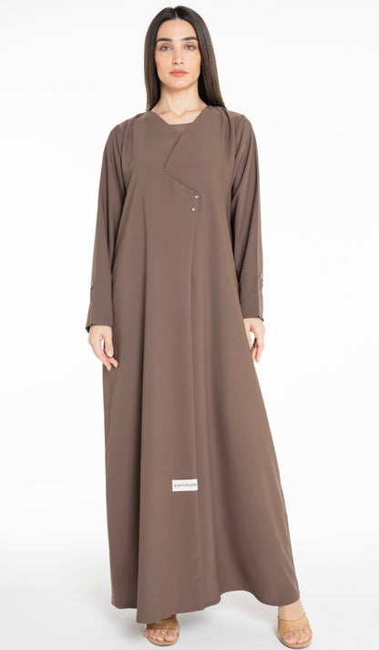 Sada Abaya With Button Highlights