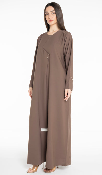 Sada Abaya With Button Highlights