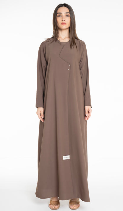 Sada Abaya With Button Highlights