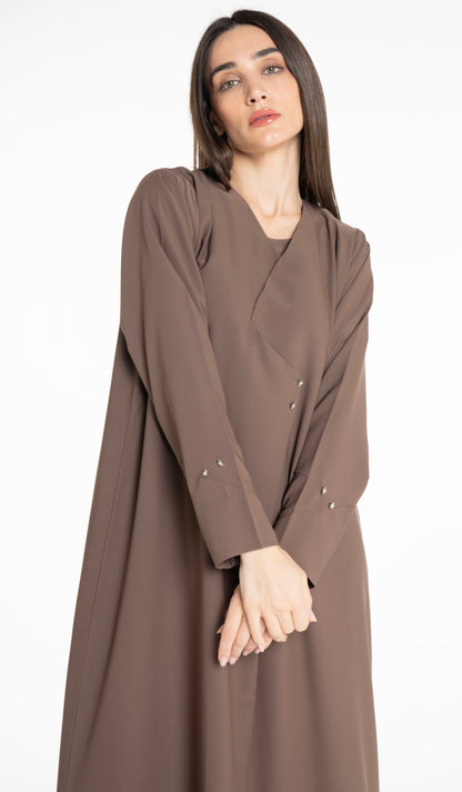 Sada Abaya With Button Highlights