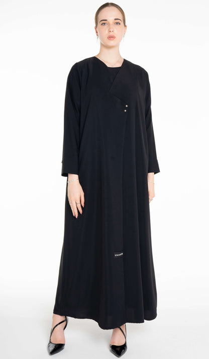 Sada Abaya With Button Highlights