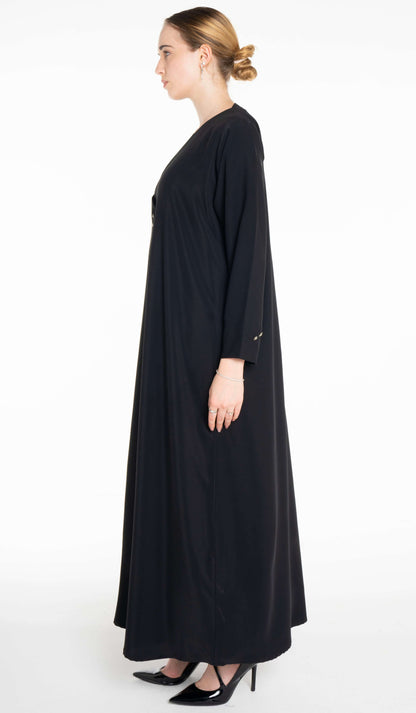 Sada Abaya With Button Highlights