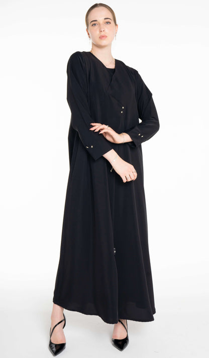 Sada Abaya With Button Highlights