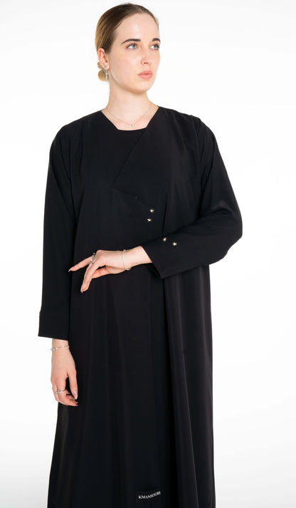 Sada Abaya With Button Highlights