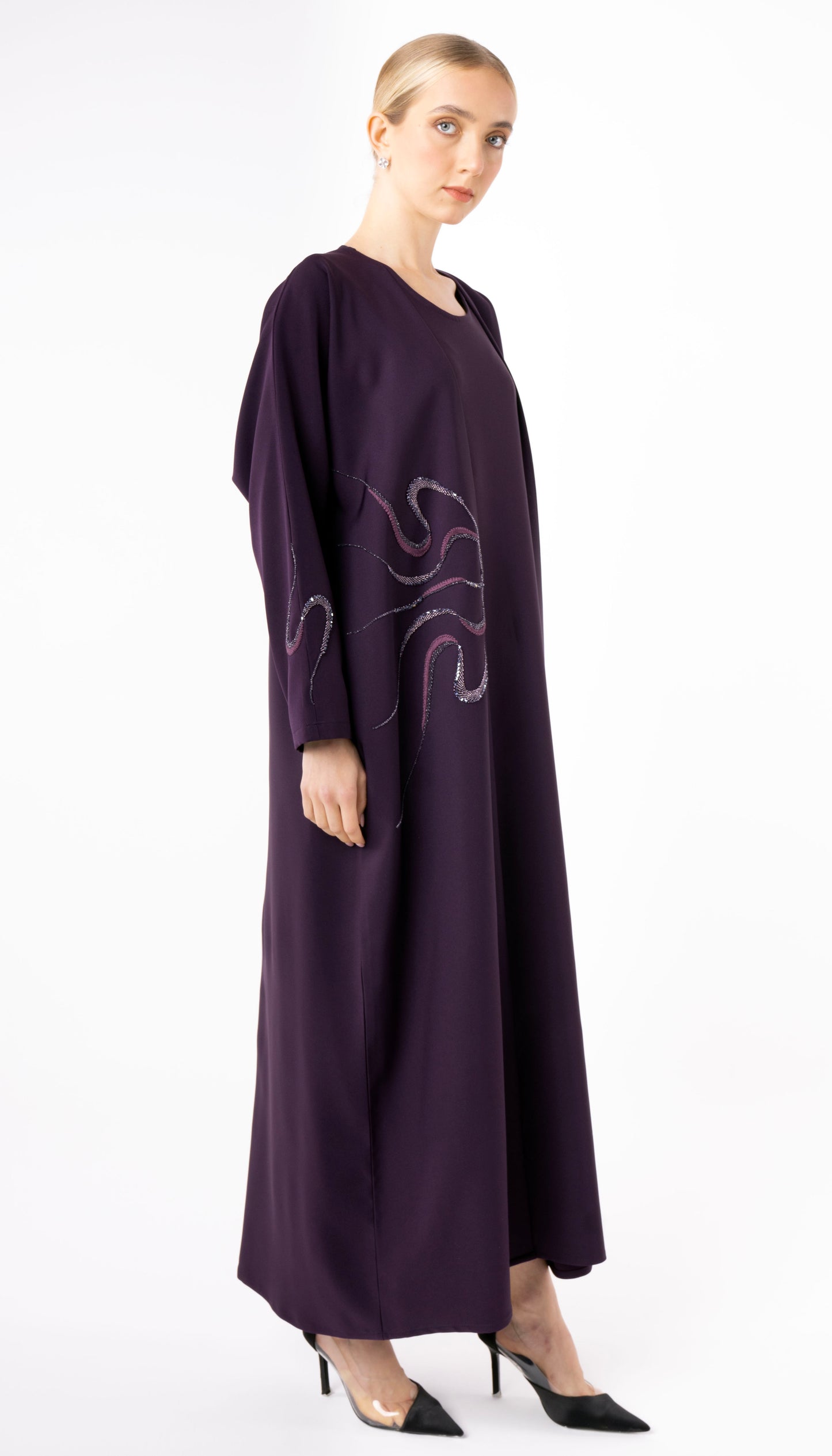 Bisht Abaya With Elegant Beaded Embellishment On One Side And Sleeves