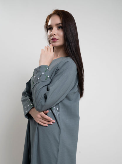 Floral thread embroidery on fold sleeve.