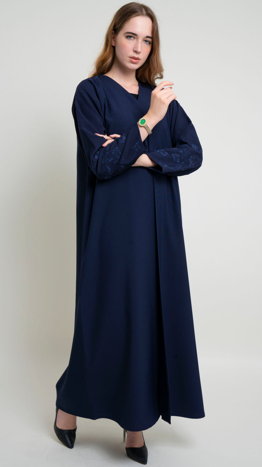Girl wearing dark blue abaya for women.