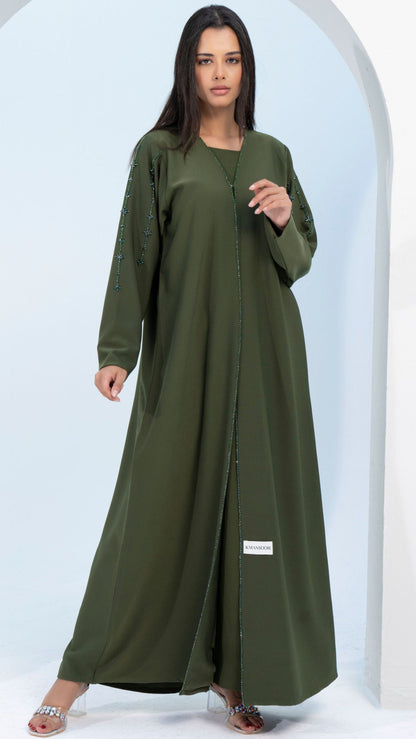 عباية باللون الأخضر برقبة على شكل حرف V مع زخارف على شكل نجمة على الأكمام والغطاء